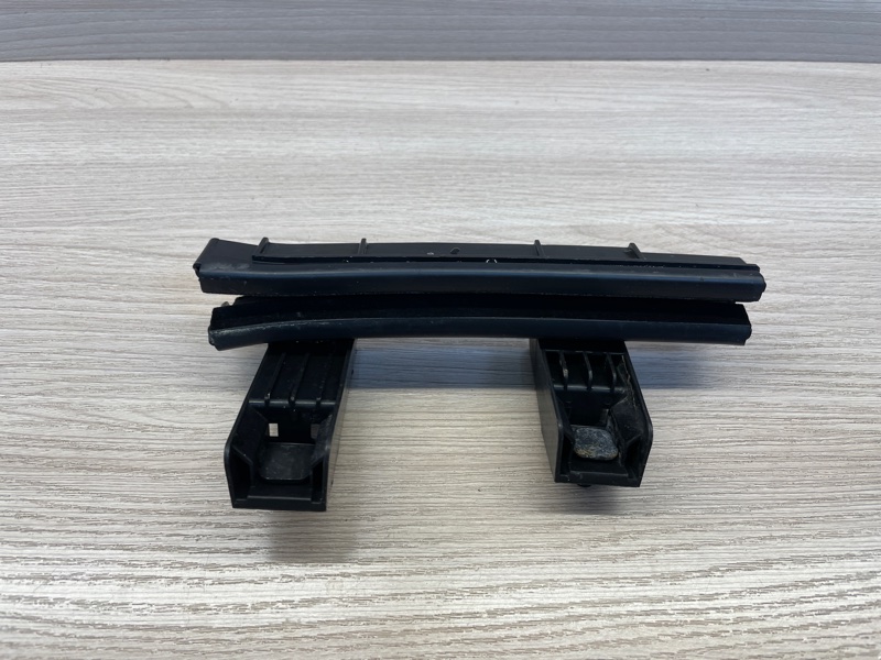 Направляющая стекла     двери - фото 1