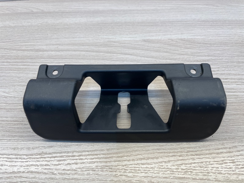 Накладка замка багажника - фото 1