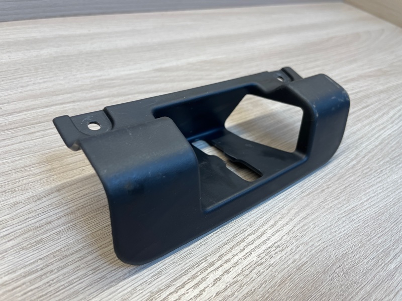 Накладка замка багажника - фото 3