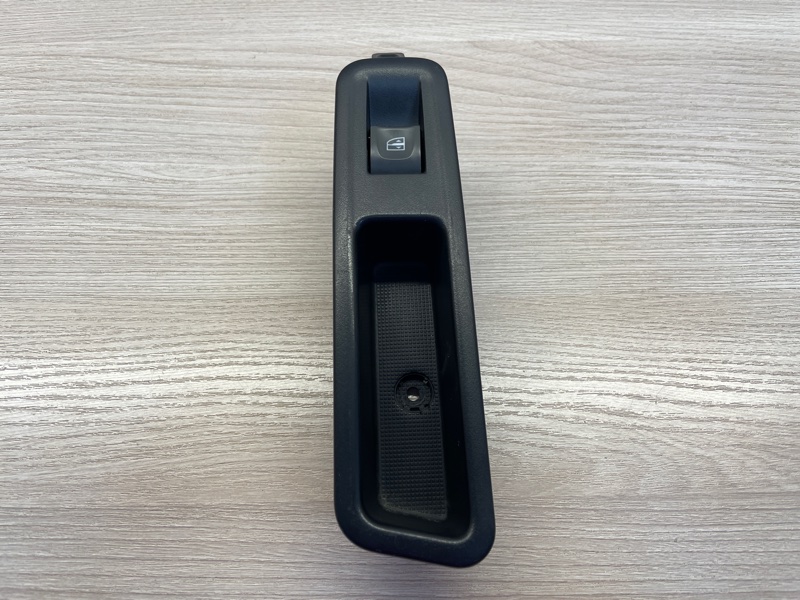 Кнопка стеклоподъемника - фото 1