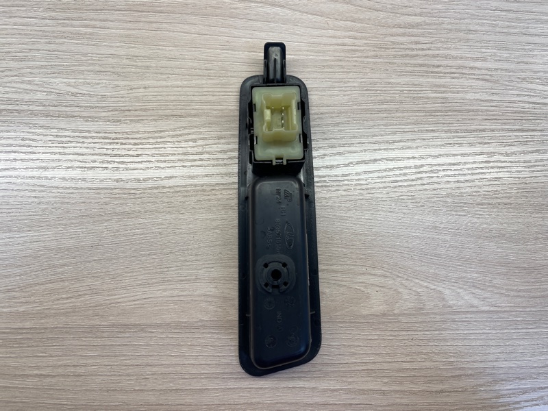 Кнопка стеклоподъемника - фото 4