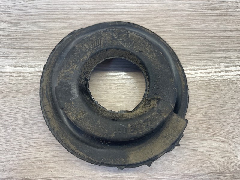 Верхняя опора    пружины - фото 1