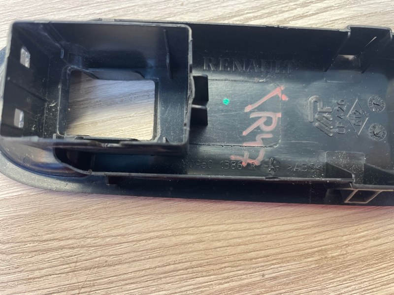 Накладка кнопки стеклоподъемника - фото 4