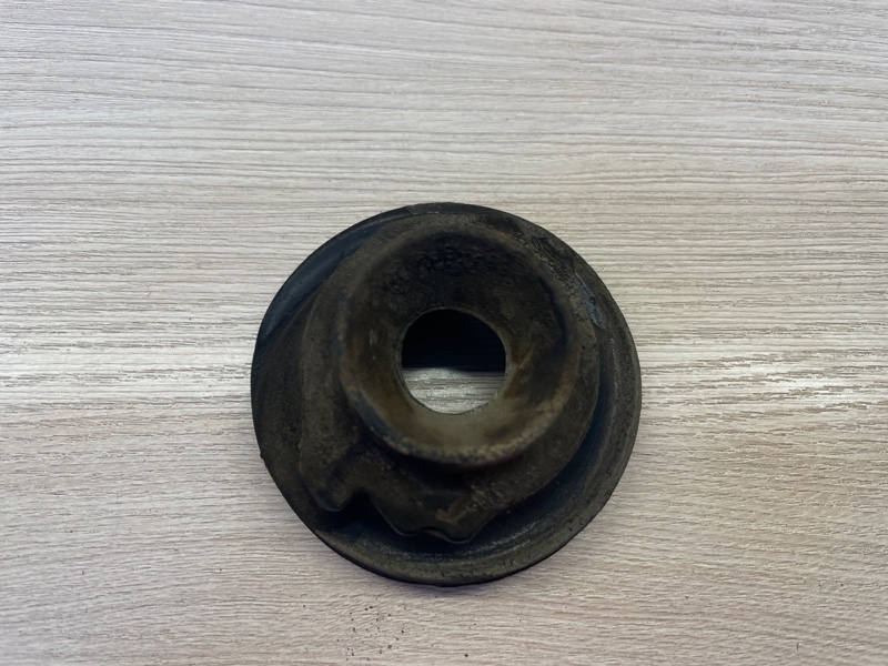 Верхняя опора    пружины - фото 1