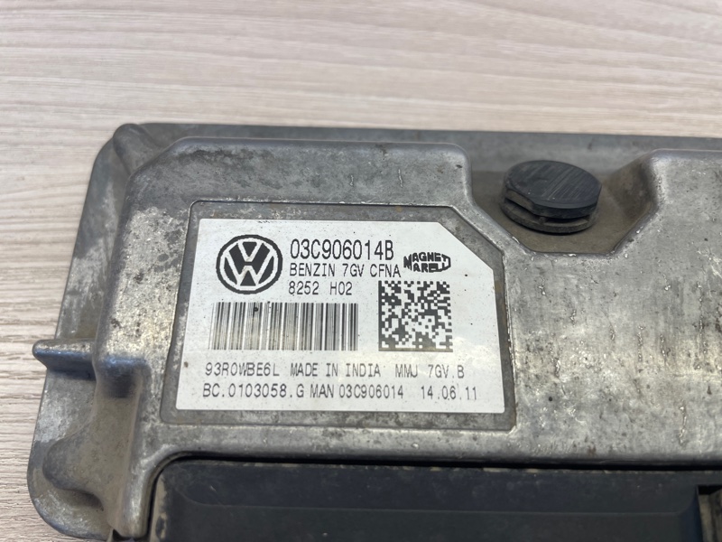 Блок управления двигателем - фото 3