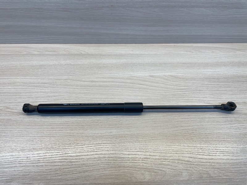 Амортизатор багажника - фото 1