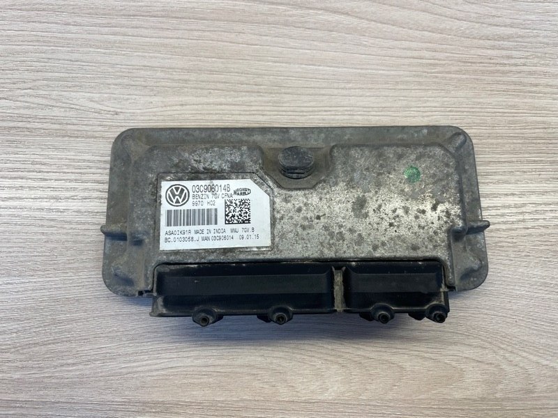 Блок управления двигателем - фото 1