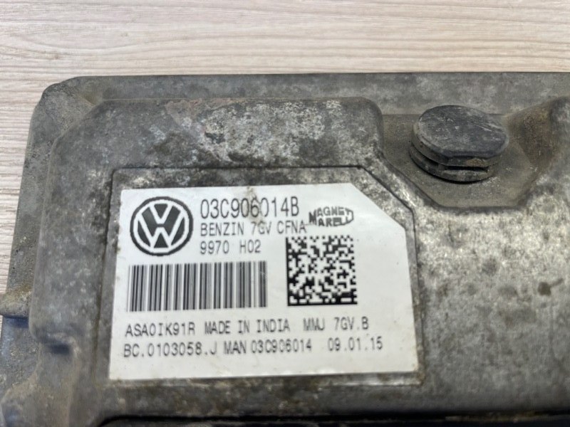 Блок управления двигателем - фото 2