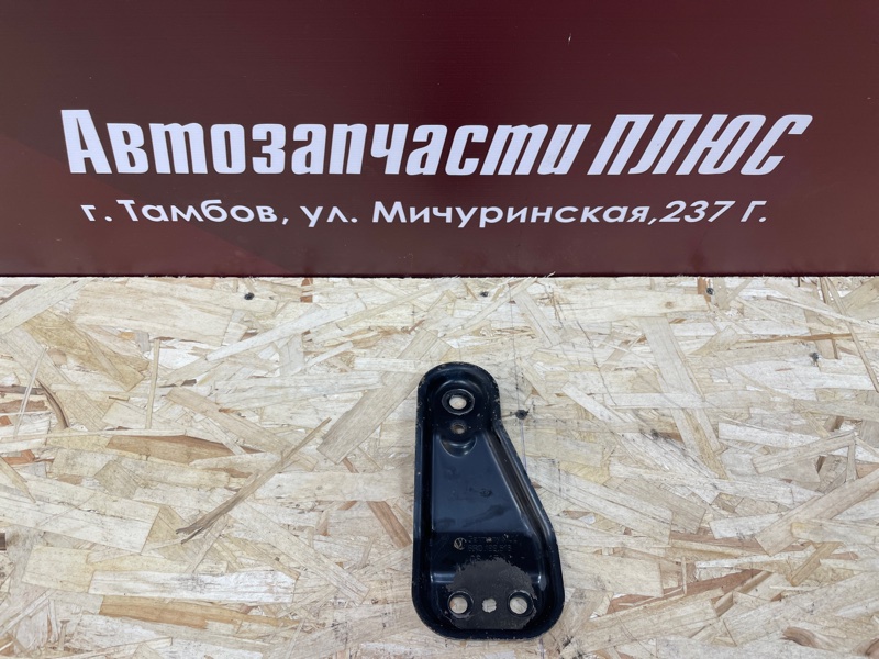 Кронштейн подрамника - фото 1