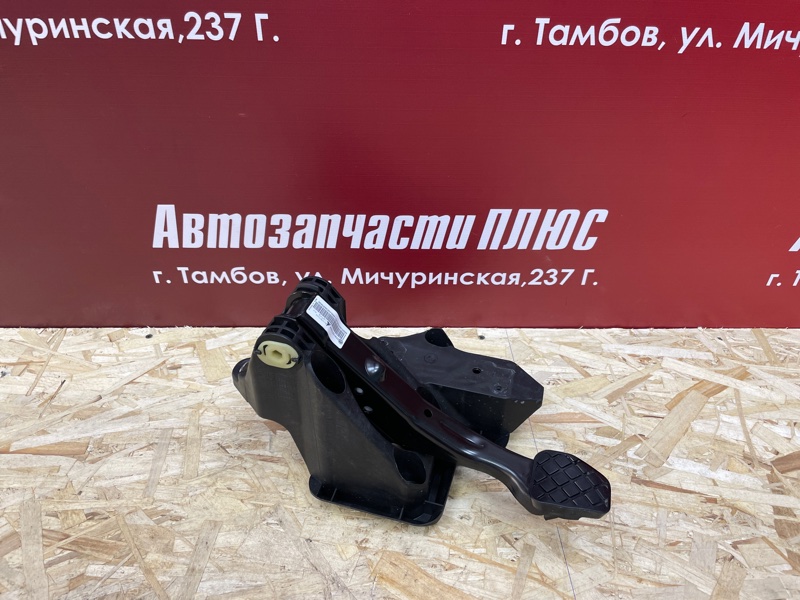 Педаль тормоза - фото 1