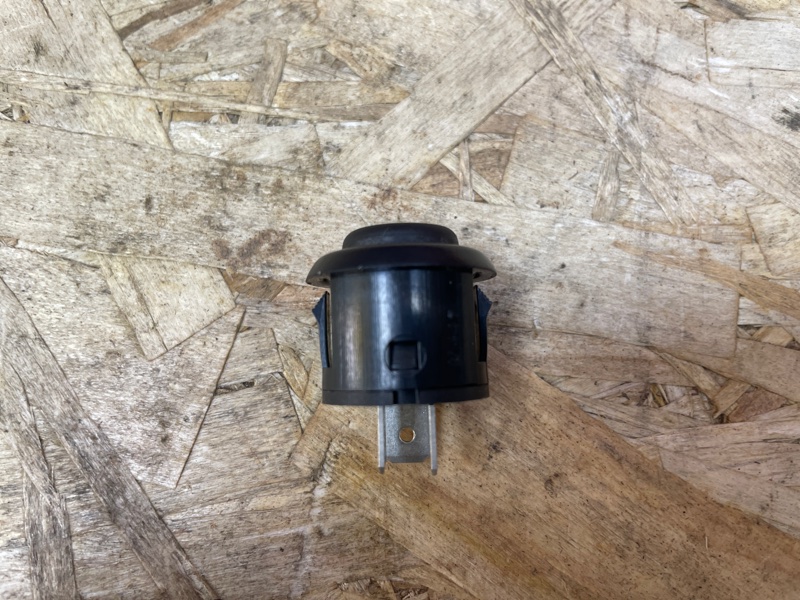 Кнопка открывания багажника - фото 4