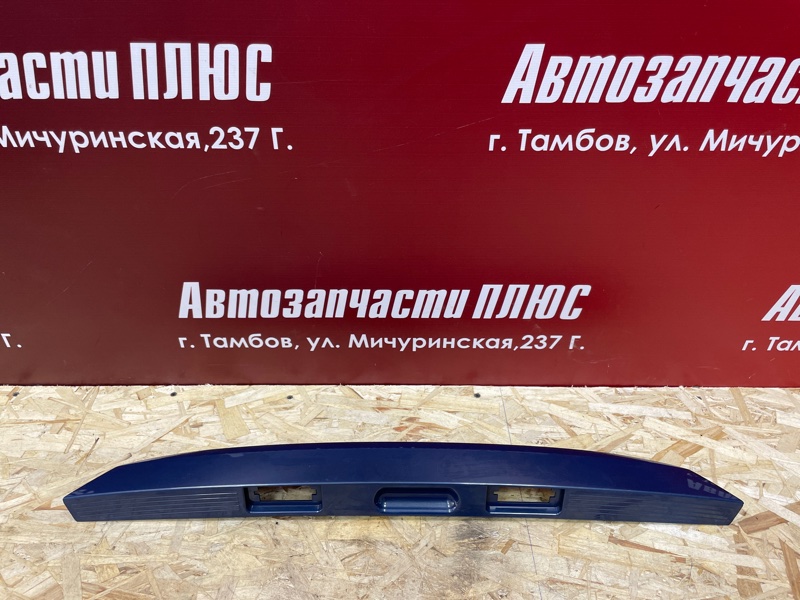 Накладка крышки багажника - фото 1