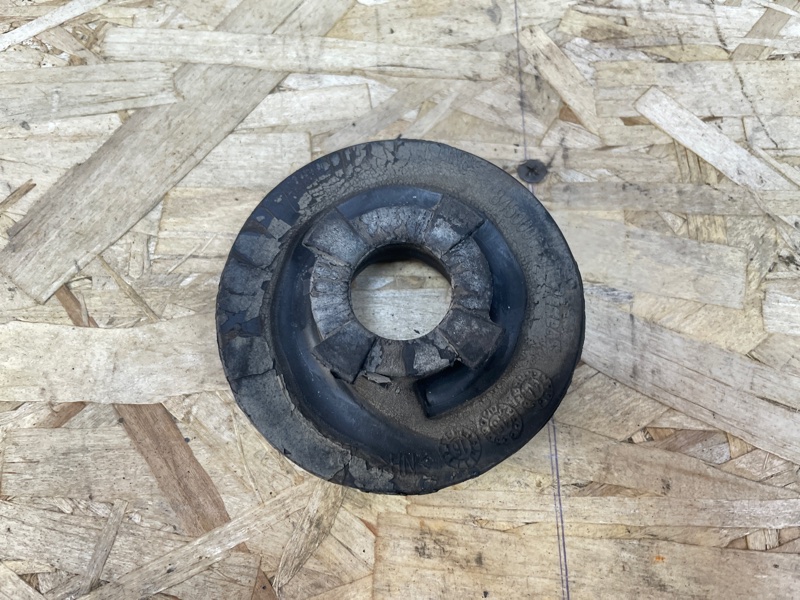 Верхняя опора    пружины - фото 3