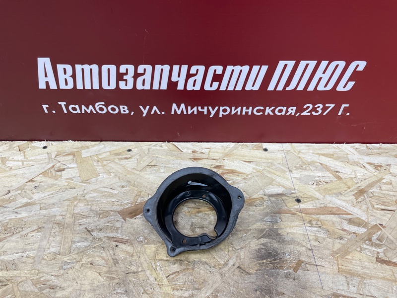 Горловина лючка бензобака - фото 1