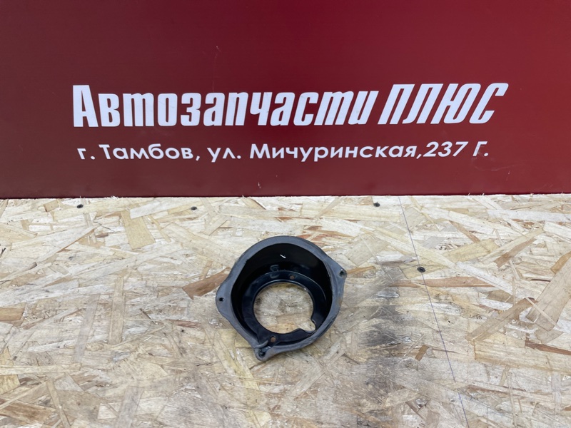 Горловина лючка бензобака - фото 1