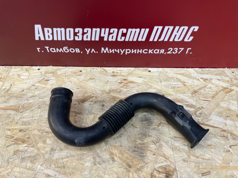 Патрубок воздушного фильтра - фото 1