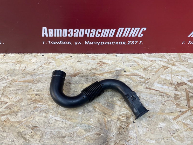 Патрубок воздушного фильтра - фото 1