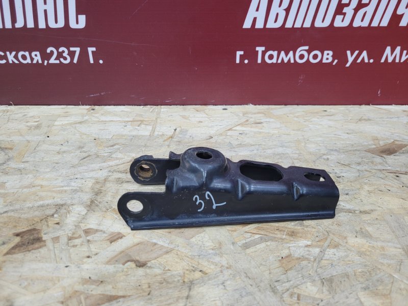 Кронштейн опоры двигателя - фото 1