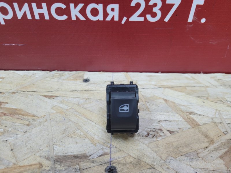 Кнопка стеклоподъемника - фото 1