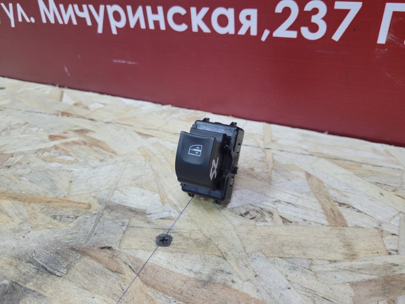 Кнопка стеклоподъемника - фото 2