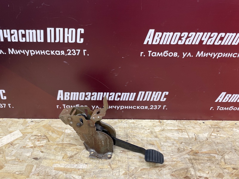 Педаль тормоза - фото 1