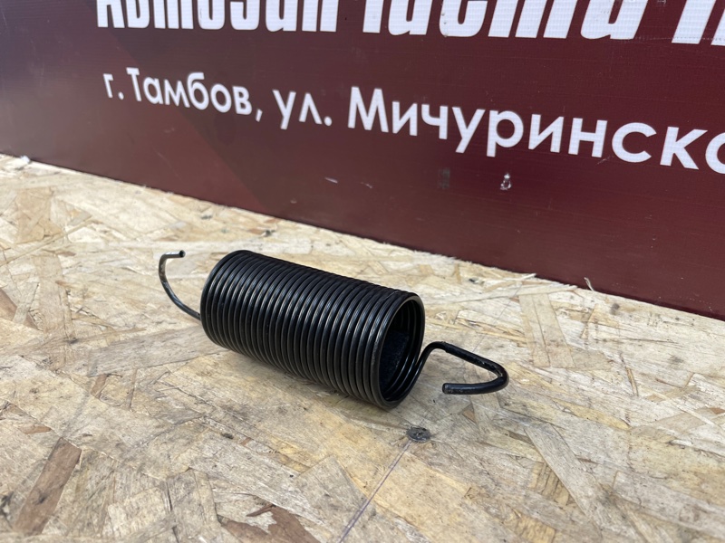 Пружина крышки багажника - фото 2