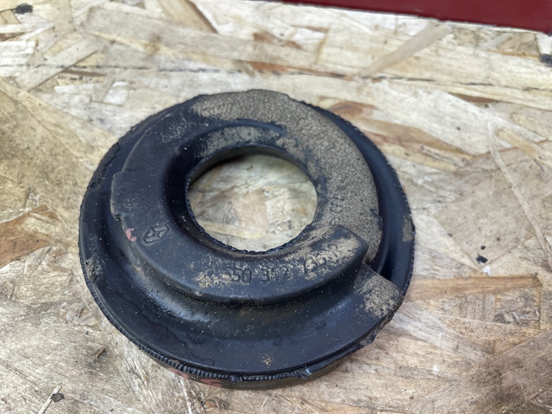 Верхняя опора    пружины - фото 3