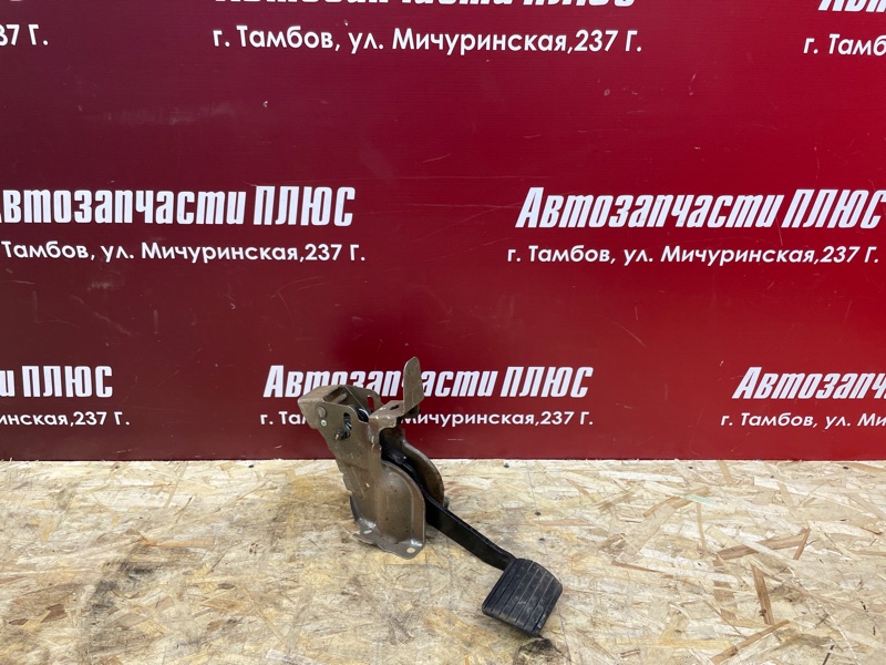 Педаль тормоза - фото 1