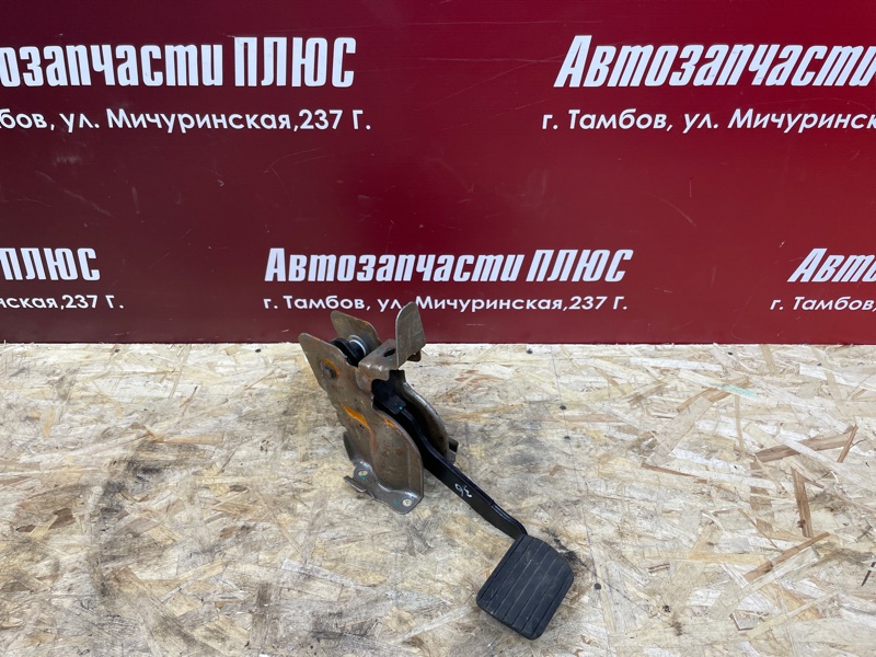 Педаль тормоза - фото 1