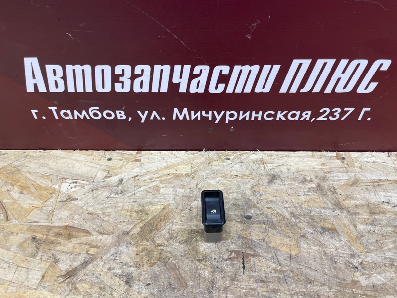 Кнопка стеклоподъемника - фото 1