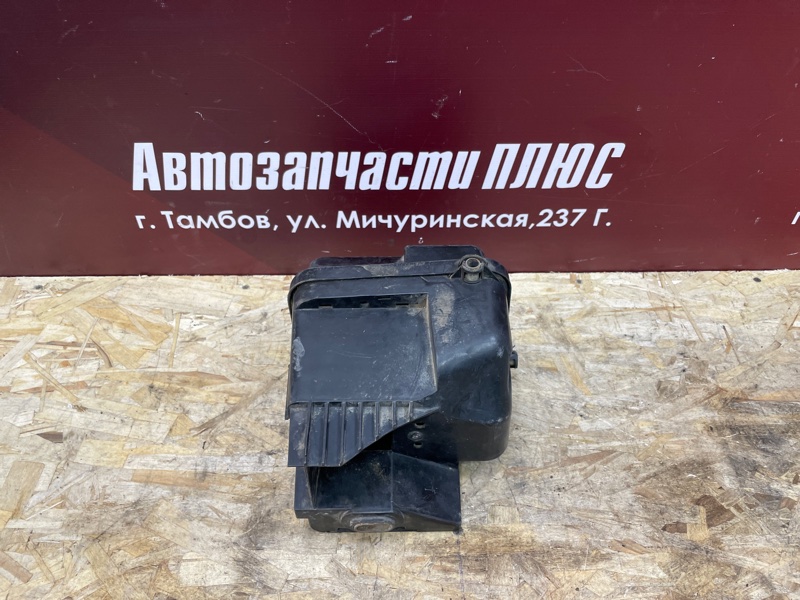 Корпус блока предохранителей - фото 1