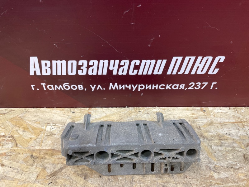 Кронштейн впускного коллектора - фото 1