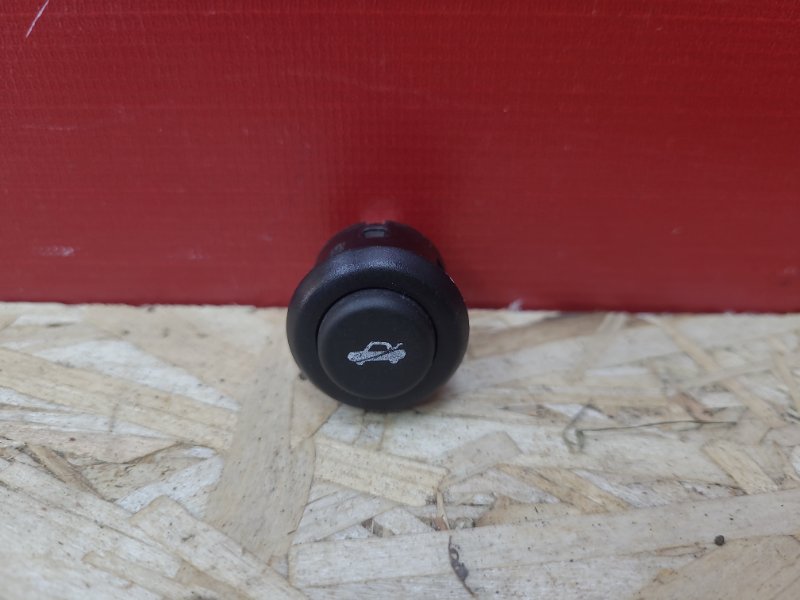 Кнопка открывания багажника - фото 1