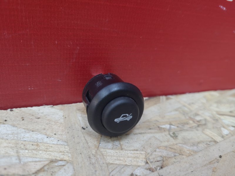 Кнопка открывания багажника - фото 2