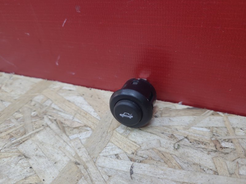 Кнопка открывания багажника - фото 3