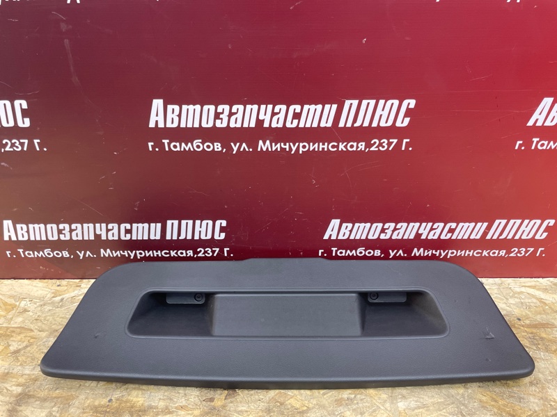 Обшивка двери багажника - фото 1