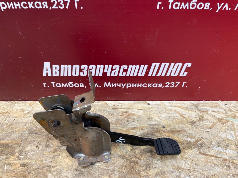 Педаль тормоза - фото 1