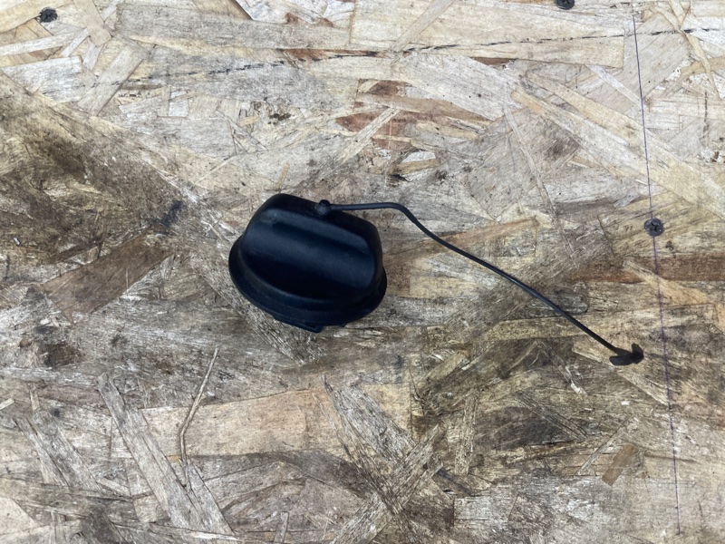 Крышка топливного бака - фото 1