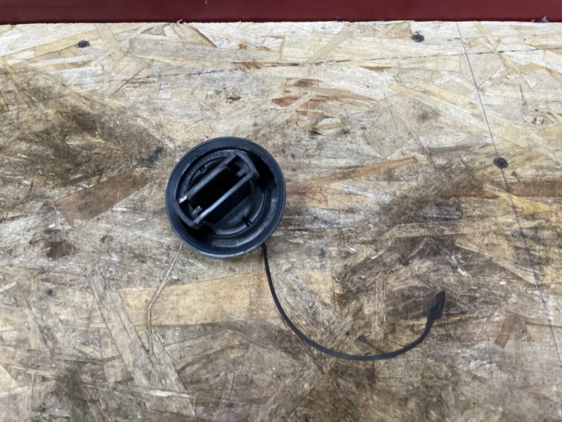 Крышка топливного бака - фото 2