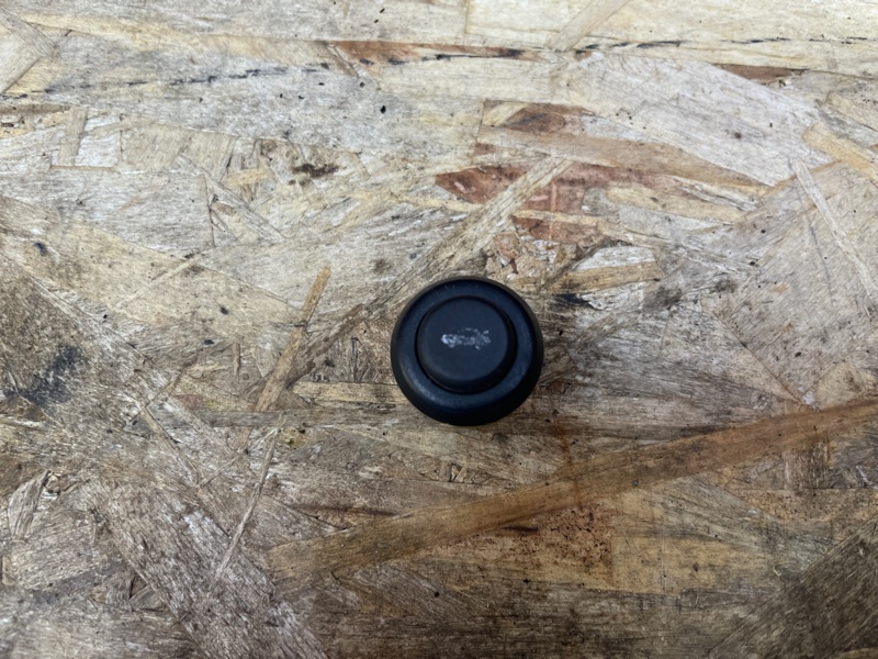 Кнопка открывания багажника - фото 2