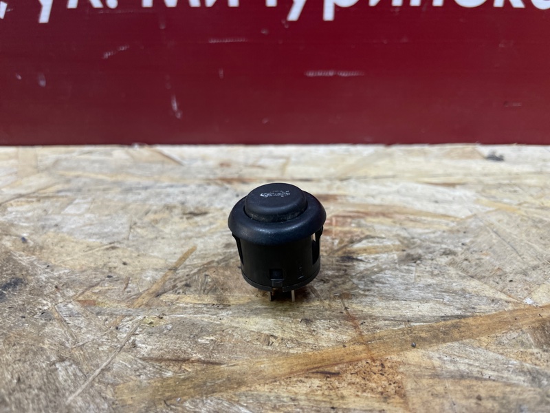 Кнопка открывания багажника - фото 3