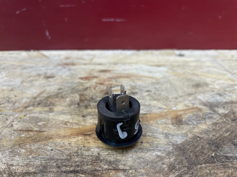 Кнопка открывания багажника - фото 5