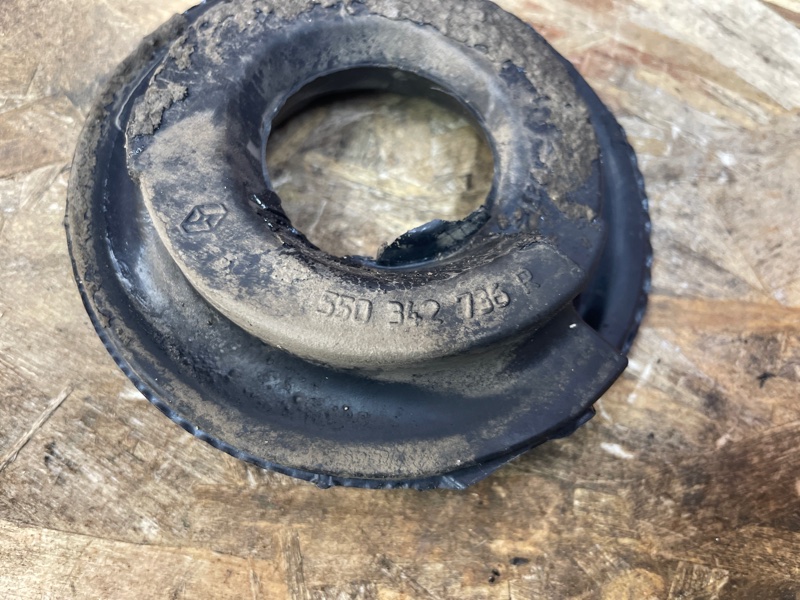 Верхняя опора    пружины - фото 4