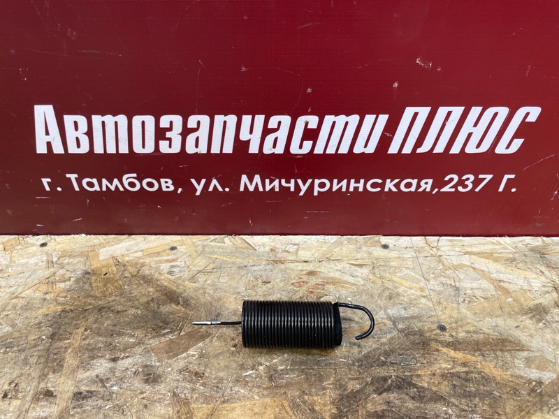 Пружина крышки багажника - фото 1