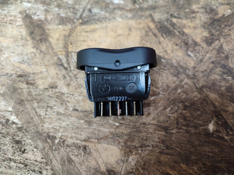 Кнопка стеклоподъемника - фото 5