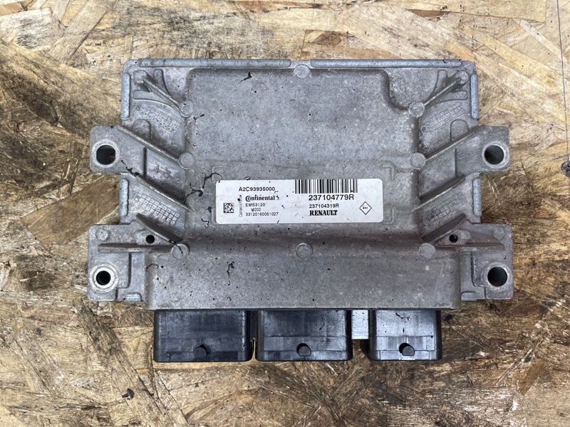 Блок управления двигателем - фото 2