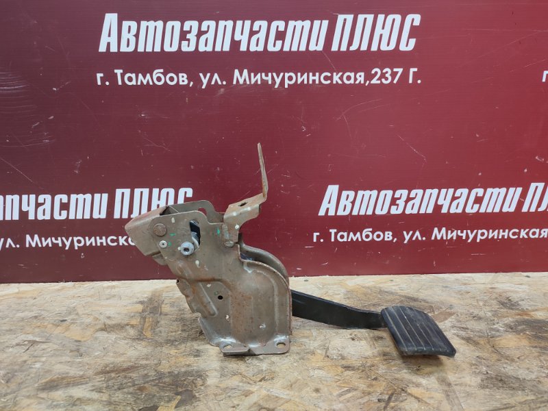 Педаль тормоза - фото 1