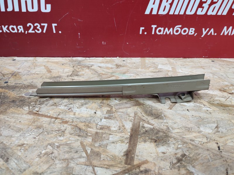 Направляющая стекла двери - фото 1