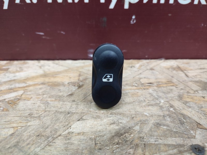 Кнопка стеклоподъемника - фото 1