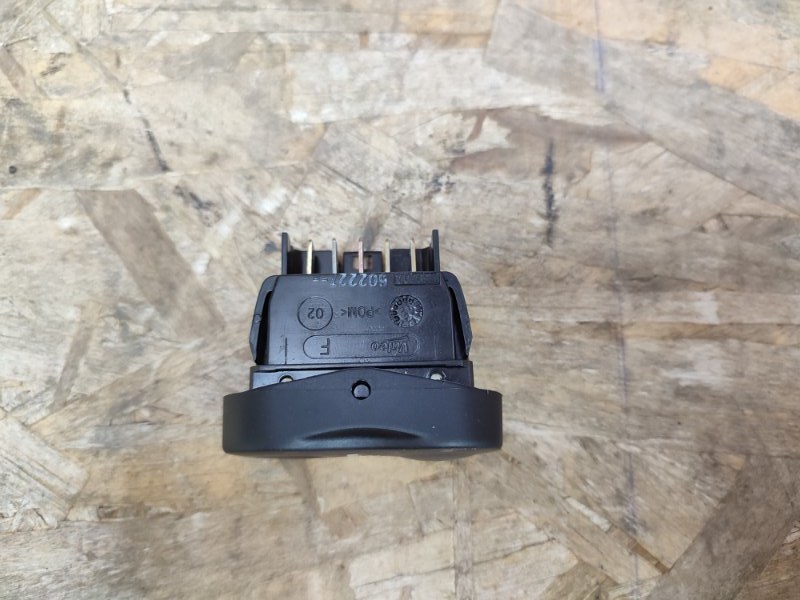 Кнопка стеклоподъемника - фото 3